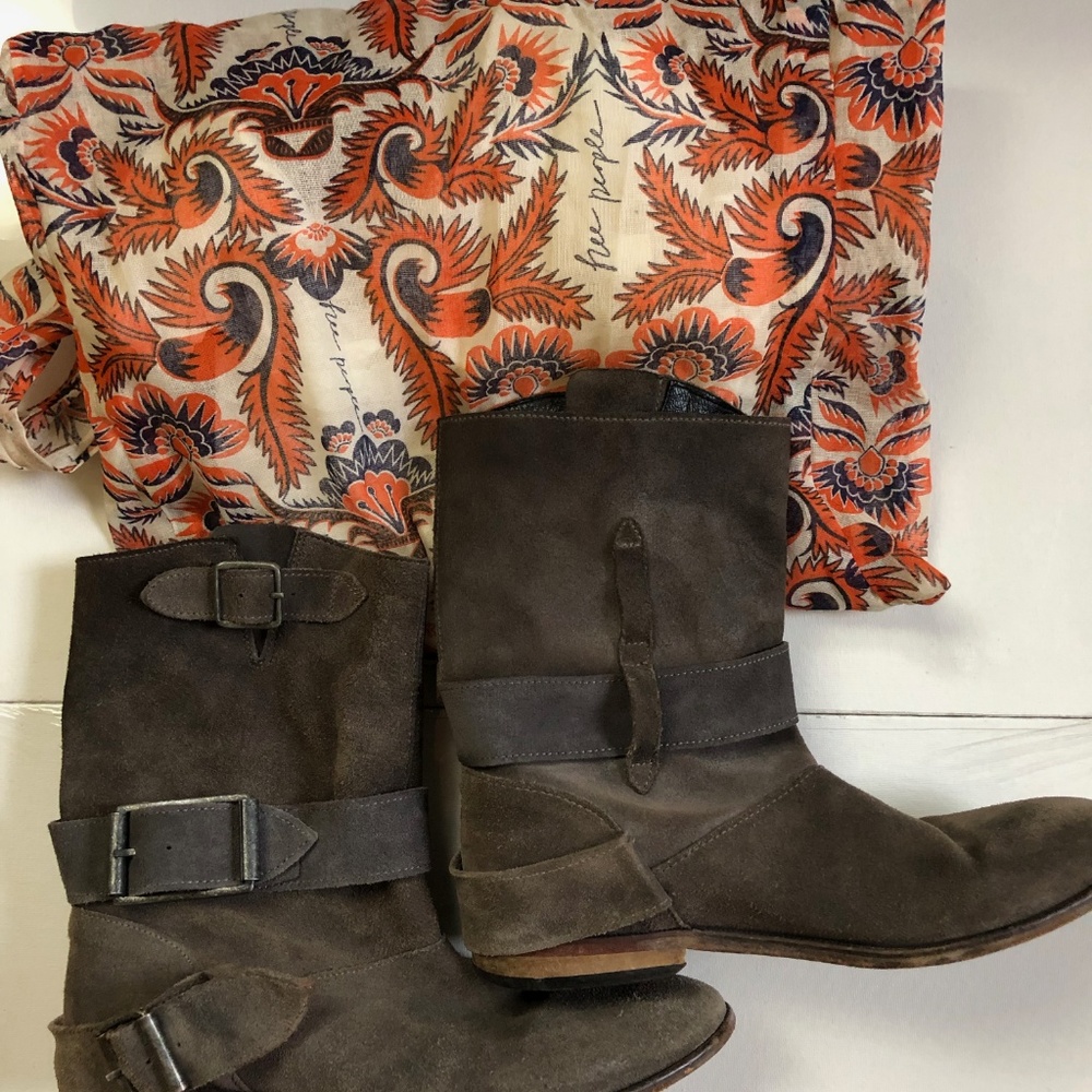 Free People gray suede boots size 6